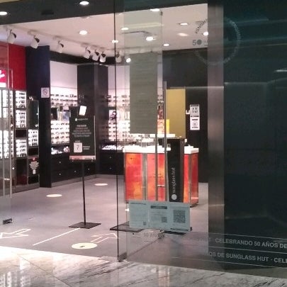Sunglass Hut - 1 tip
