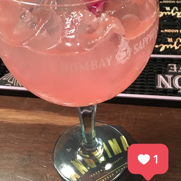 6/22/2017에 Denisse D.님이 Oliveria Cocktail Bar에서 찍은 사진