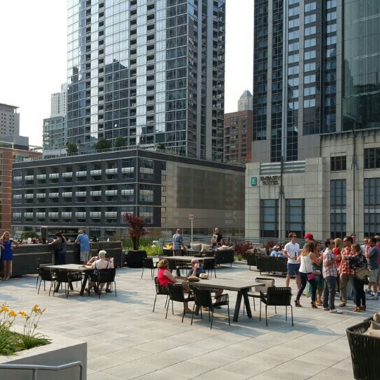 Photo taken at Streeterville Social by Roy T. on 7/4/2015