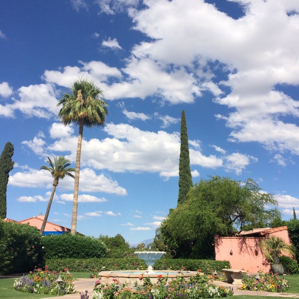 Photo taken at Arizona Inn by Kellie G. on 6/11/2015
