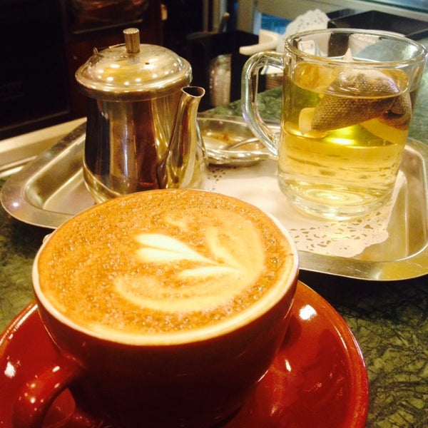 Foto tirada no(a) Gelato Bar &amp; Espresso Caffe por Sandra A. em 3/7/2014