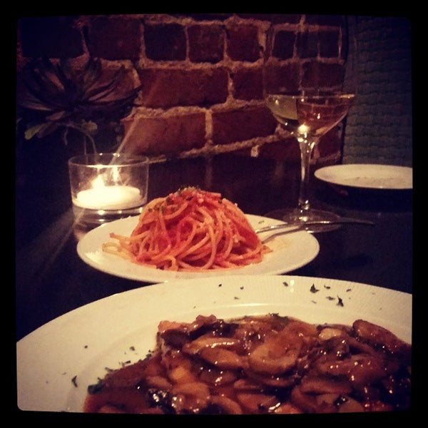 Das Foto wurde bei Vitello&#39;s Restaurant von Sandra A. am 11/27/2014 aufgenommen