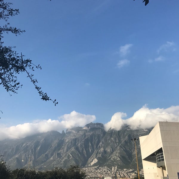 รูปภาพถ่ายที่ Universidad de Monterrey (UDEM) โดย Citla M. เมื่อ 11/13/2017