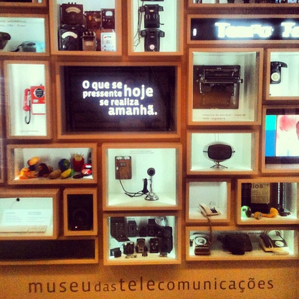 7/19/2013 tarihinde Jessica S.ziyaretçi tarafından Museu das Telecomunicações'de çekilen fotoğraf