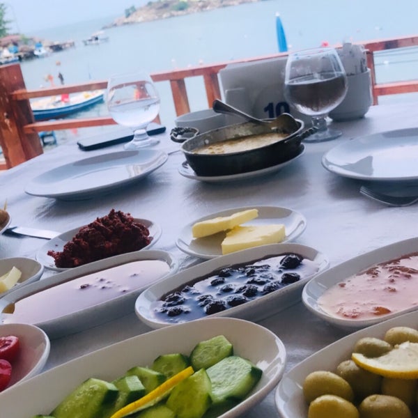 Das Foto wurde bei İskele Et &amp; Balık Restaurant von Snm am 6/16/2019 aufgenommen