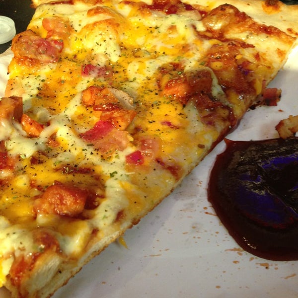 Foto diambil di Big G&#39;s Pizza oleh Raquel S. pada 7/11/2013
