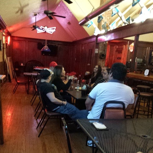 2/23/2014 tarihinde Alicia R.ziyaretçi tarafından Bubbas Sports Bar'de çekilen fotoğraf