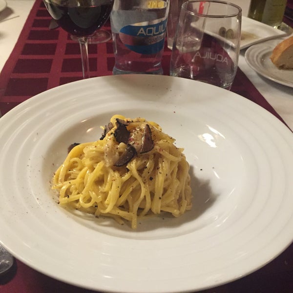 Photo taken at Il Palazzo Italian Restaurant by Ivan L. on 10/21/2016