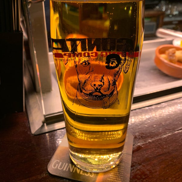 Foto tirada no(a) Temple Bar por Alex Z. em 1/27/2019