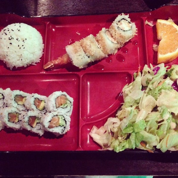 Foto scattata a Bluefin Fusion Japanese Restaurant da Heather G. il 6/20/2014
