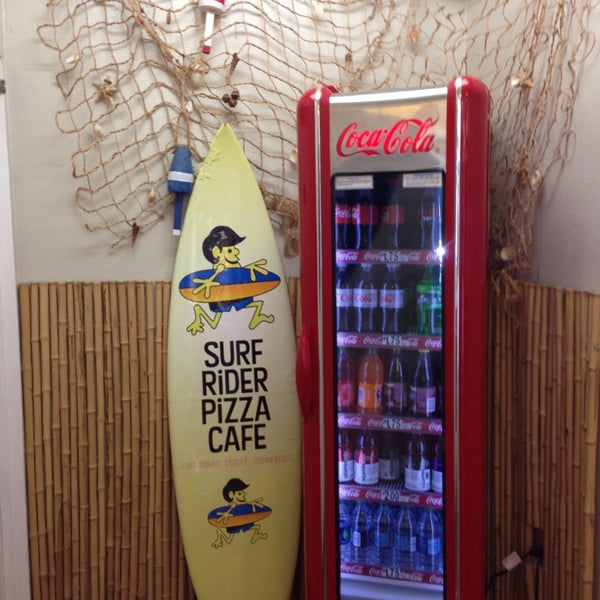 Foto tirada no(a) Surf Rider Pizza Cafe por Heather G. em 6/15/2013