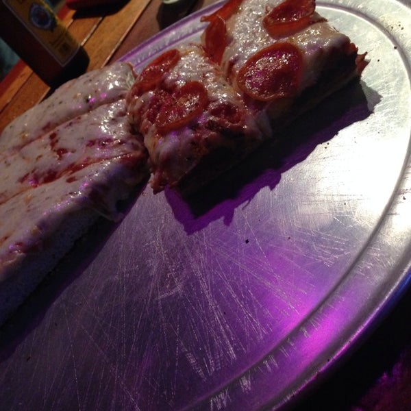 Foto tirada no(a) Hoboken Pizza &amp; Beer Joint por Heather G. em 3/23/2014