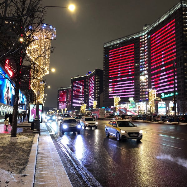 Москва, улица Новый Арбат дом 21. многофункциональное здание