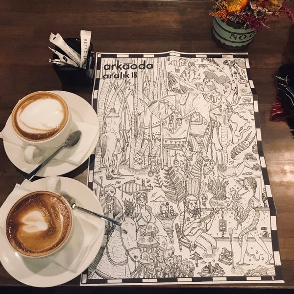 Photo prise au Lattas Coffee par Kübragül Asena Y. le12/10/2018