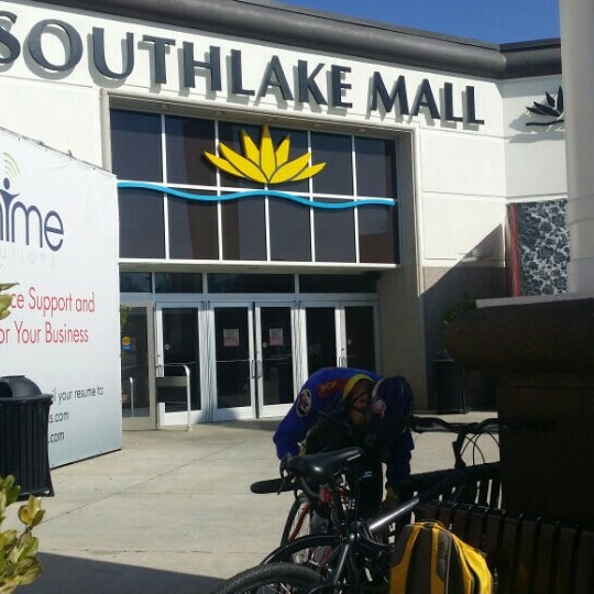2/29/2016 tarihinde JM D.ziyaretçi tarafından Southlake Mall'de çekilen fotoğraf