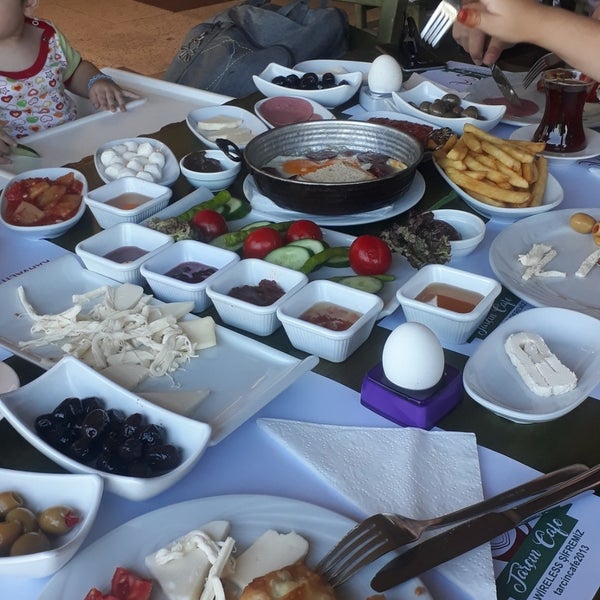 Photo taken at Tarçın Cafe by Ayşenur on 7/9/2019