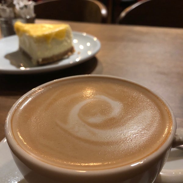 Foto tirada no(a) Maci Cafe &amp; Restaurant por Bircan O. em 1/16/2019