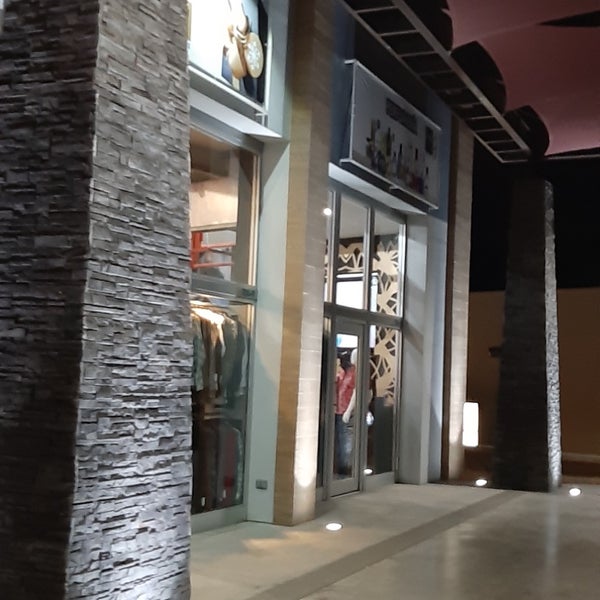 La h tienda de ropa hotsell