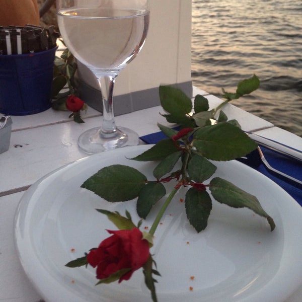 8/31/2015 tarihinde Nuray .ziyaretçi tarafından Denizaltı Cafe &amp; Restaurant'de çekilen fotoğraf