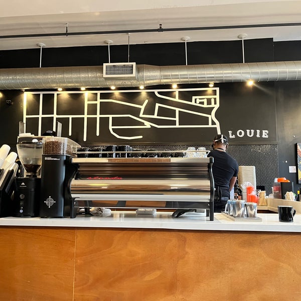 2/16/2023 tarihinde Prithviziyaretçi tarafından Louie Coffee Shop'de çekilen fotoğraf