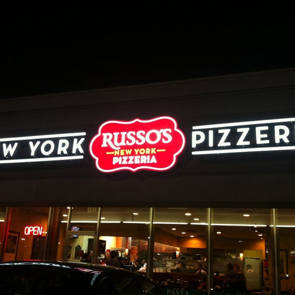 Photo prise au Russo&#39;s New York Pizzeria par Prithvi le1/6/2013
