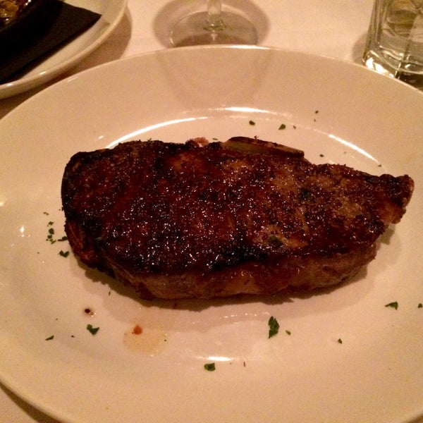 Photo taken at Sullivan&#39;s Steakhouse by Scott N. on 4/5/2015