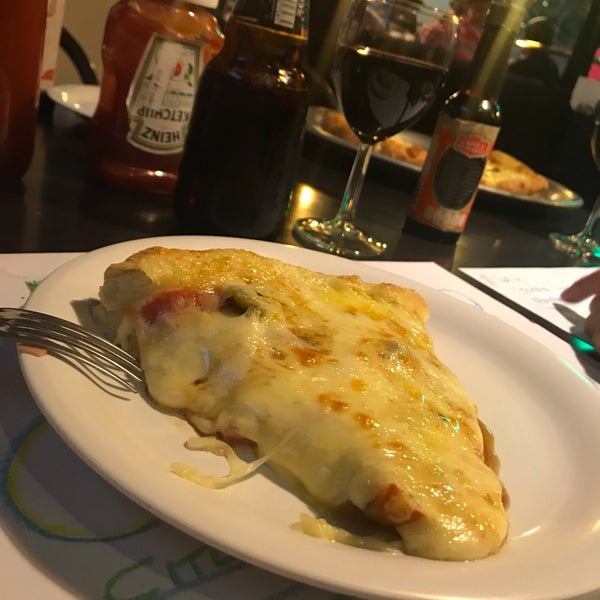 Foto scattata a Mama&#39;s Pizza da Citi A. il 11/4/2018