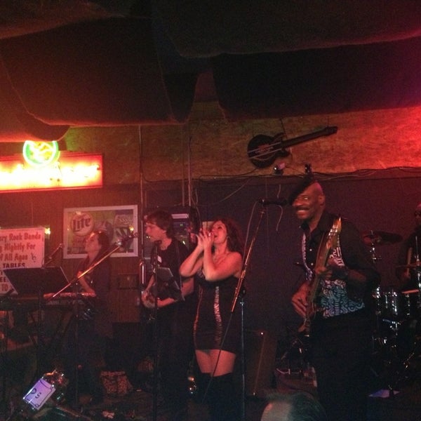 6/2/2013にBill H.がHarry&#39;s Night Club &amp; Beach Barで撮った写真
