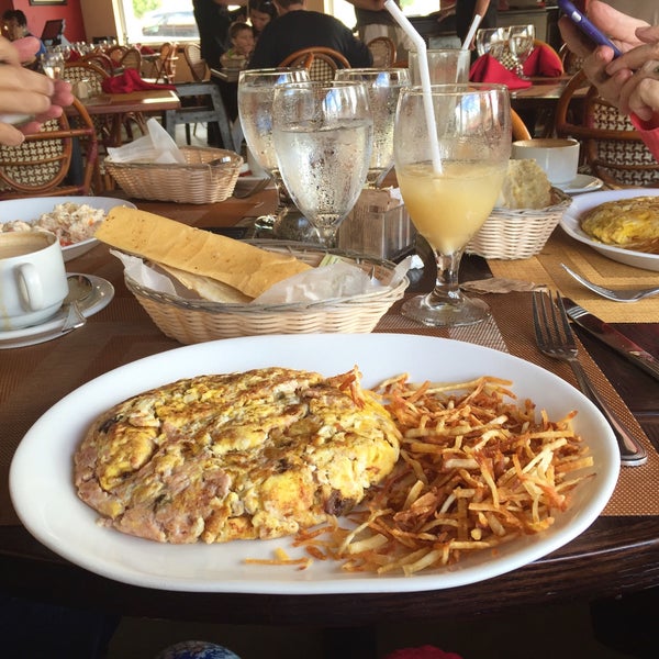 11/29/2015 tarihinde Victoria B.ziyaretçi tarafından Sazon Cuban Cuisine'de çekilen fotoğraf