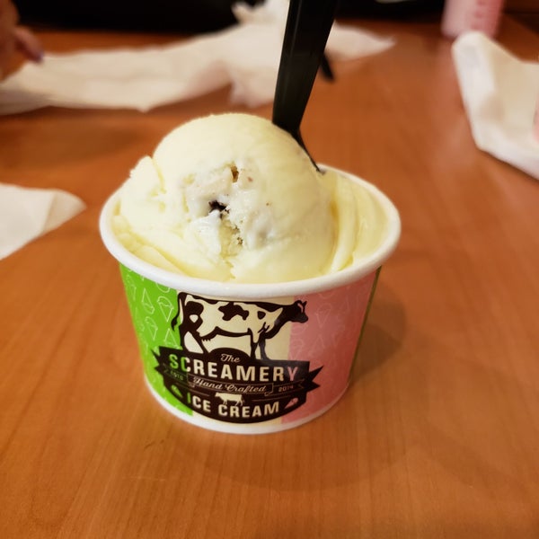 Foto diambil di The Screamery Hand Crafted Ice Cream oleh James R. pada 9/1/2018