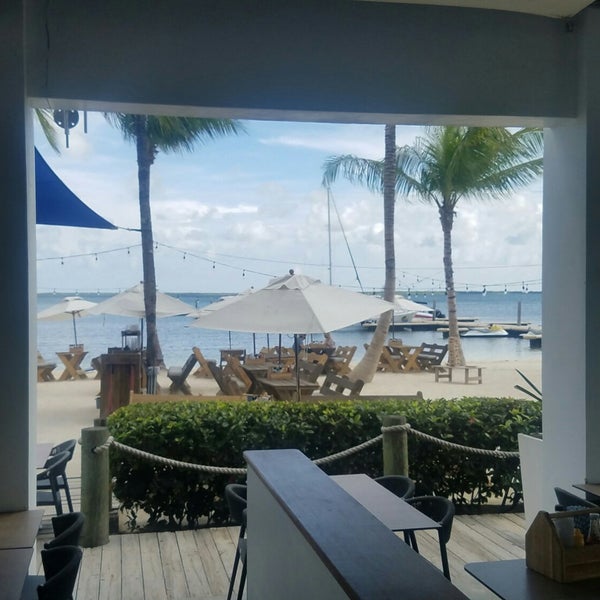 6/22/2018 tarihinde Brian M.ziyaretçi tarafından Kaibo restaurant . beach bar . marina'de çekilen fotoğraf