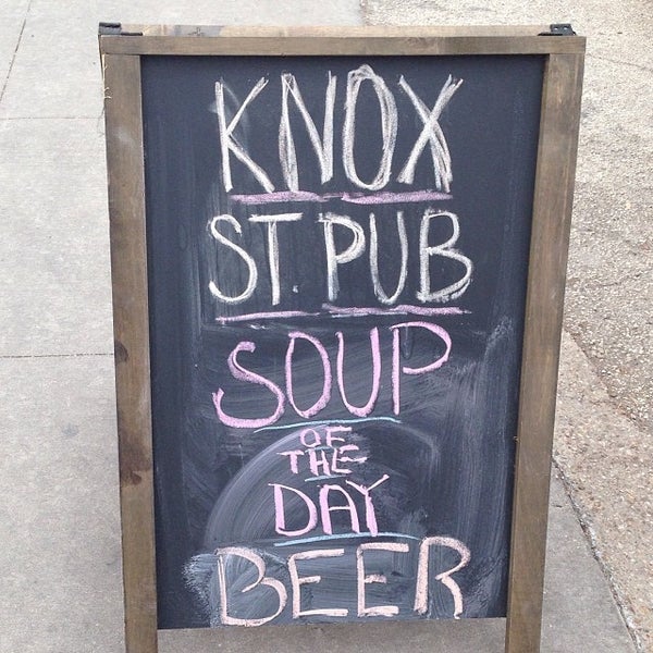 Foto tirada no(a) Knox Street Pub and Grill por Matthew D. em 12/29/2013