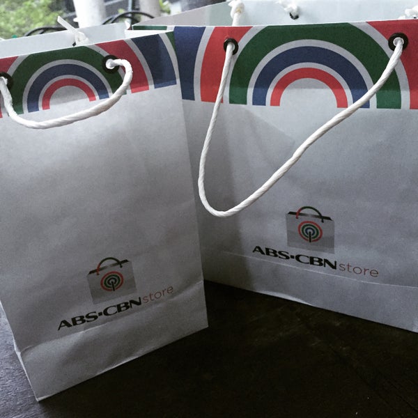 11/30/2015 tarihinde Francis Leslie R.ziyaretçi tarafından ABS-CBNmobile Store'de çekilen fotoğraf
