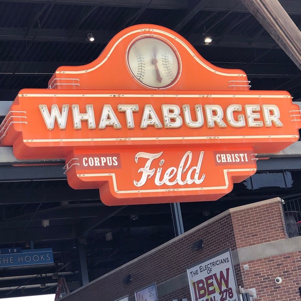 รูปภาพถ่ายที่ Whataburger Field โดย Mike O. เมื่อ 7/21/2021