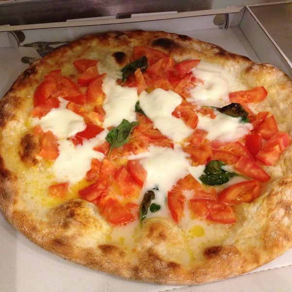 7/1/2013 tarihinde Pizzeria Amarenaziyaretçi tarafından Pizzeria Amarena'de çekilen fotoğraf