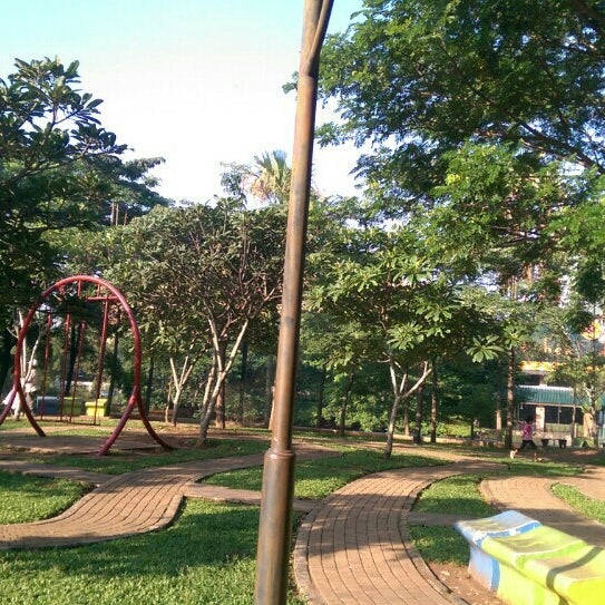 Photos At Taman Menteng Bintaro Sektor 7