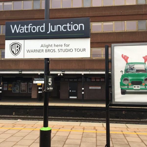 Foto tirada no(a) Watford Junction Railway Station (WFJ) por Sebastian S. em 12/24/2017