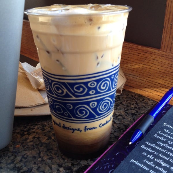 Photo taken at Peet&#39;s Coffee &amp; Tea by Vicky W. on 8/25/2013