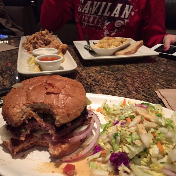 Снимок сделан в BJ&#39;s Restaurant &amp; Brewhouse пользователем Vicky W. 1/10/2015