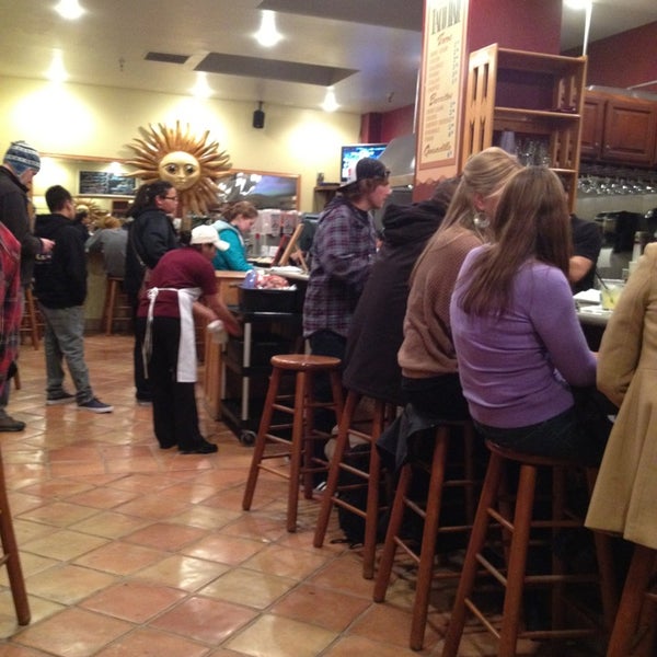 Das Foto wurde bei El Palomar Restaurant von Vicky W. am 1/12/2013 aufgenommen