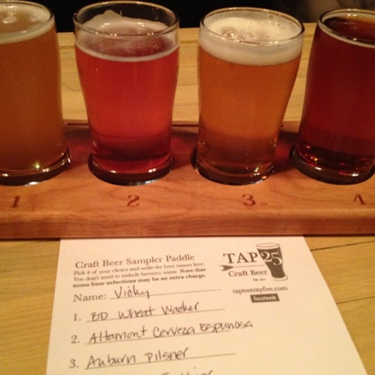 Photo taken at Tap 25 Craft Beer by Vicky W. on 11/16/2012