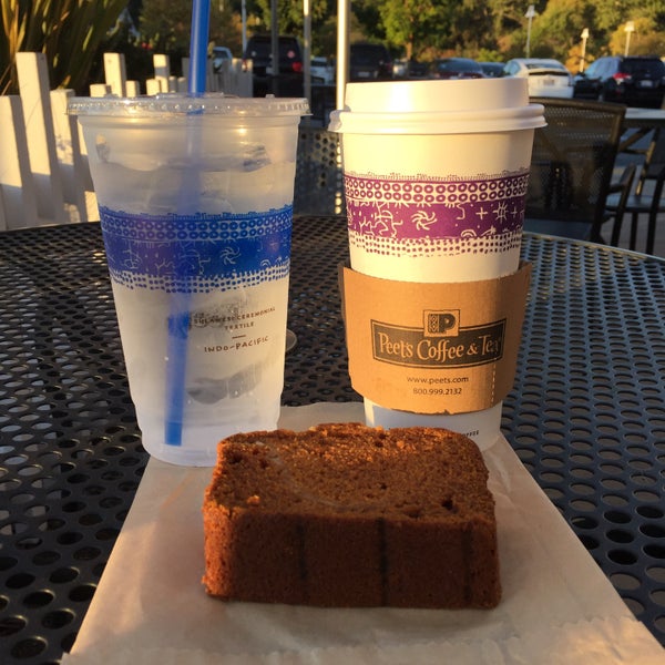Photo taken at Peet&#39;s Coffee &amp; Tea by Vicky W. on 10/9/2015