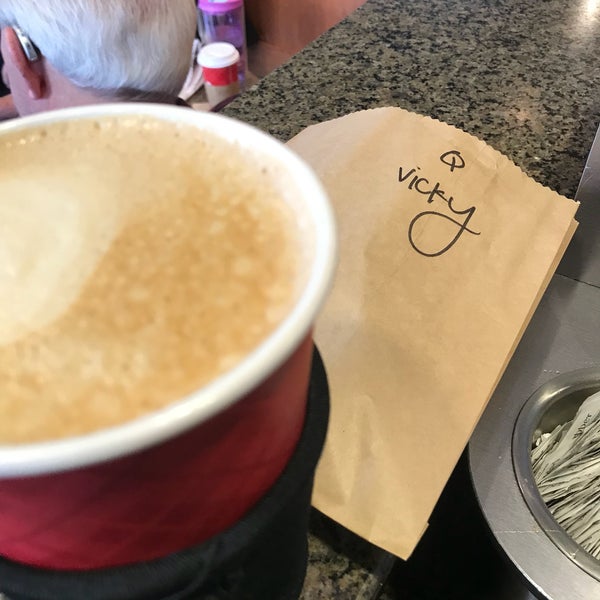 Photo taken at Peet&#39;s Coffee &amp; Tea by Vicky W. on 12/11/2017