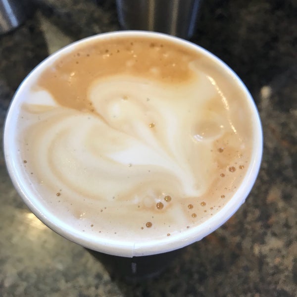 Photo taken at Peet&#39;s Coffee &amp; Tea by Vicky W. on 2/14/2018