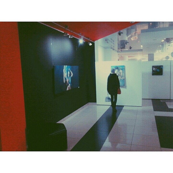Foto tirada no(a) Галерея современного искусства por Sergey P. em 10/30/2014