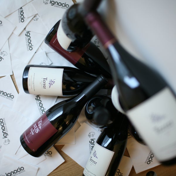 Foto tirada no(a) ignacio vinos e ibéricos por ignacio vinos e ibéricos em 7/1/2013