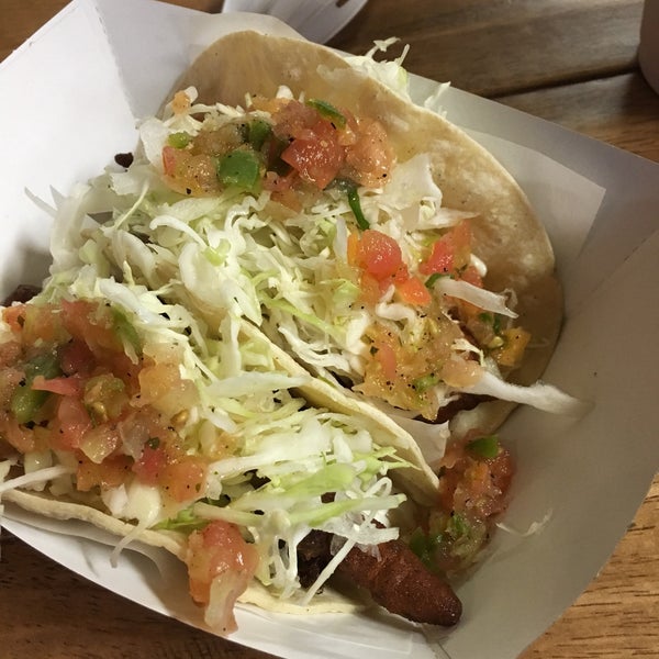 Foto tirada no(a) Best Fish Taco in Ensenada por Danh H. em 8/28/2018