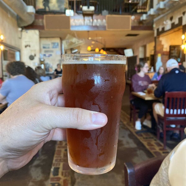 Foto scattata a Outer Banks Brewing Station da Matthew K. il 4/15/2022