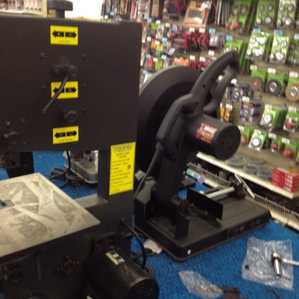 Harbor Freight Tools 1335 N Mason St