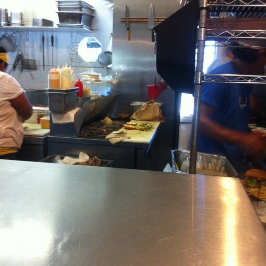11/9/2012 tarihinde Chris 🦁🤘🏻🖕🏻ziyaretçi tarafından Kohala Burger &amp; Taco'de çekilen fotoğraf